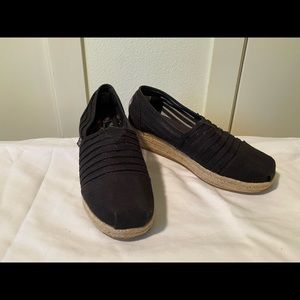 Black canvas shoes